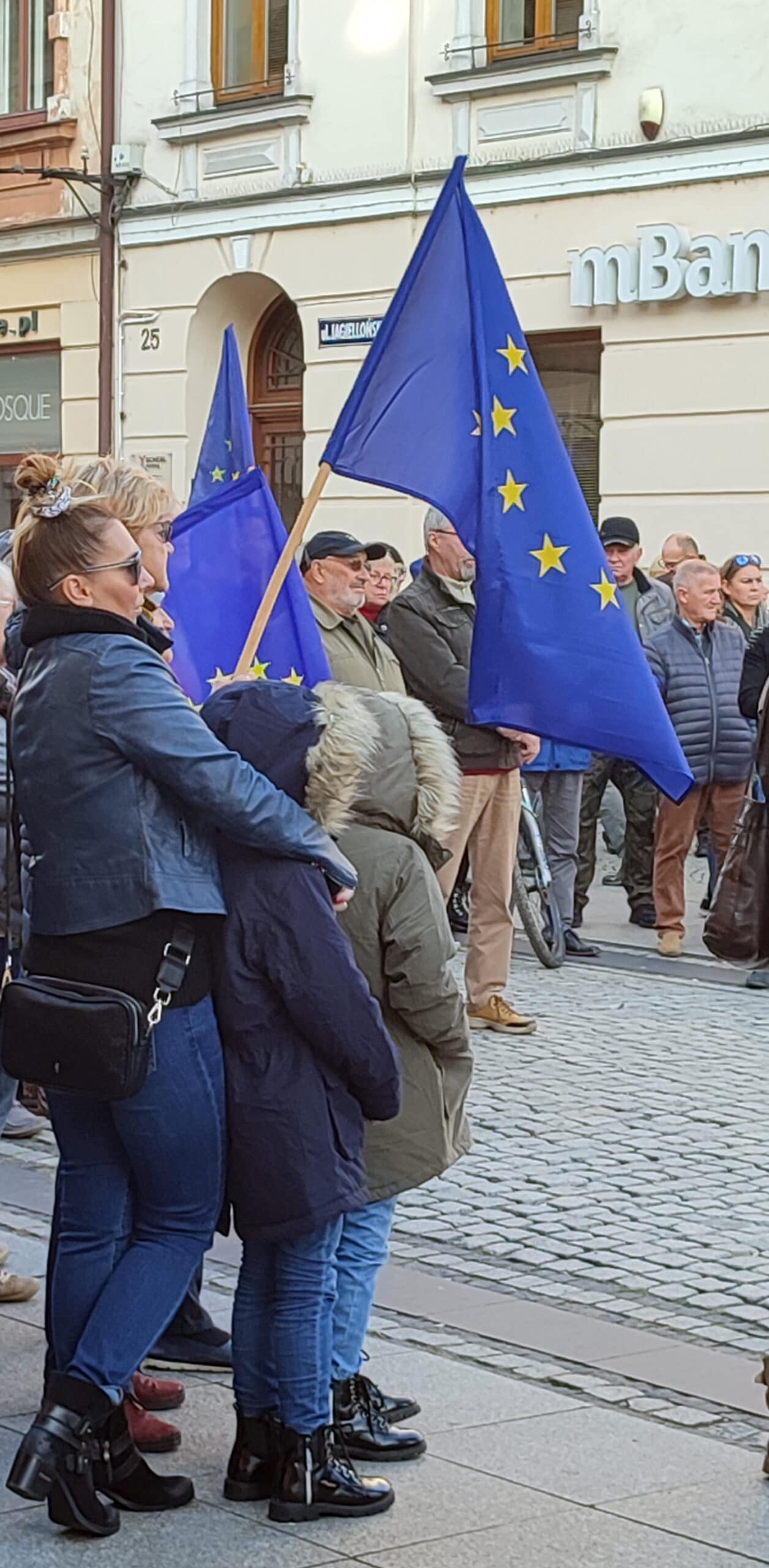 Antyrządowa demonstracja w Nowym Sączu, protest w obronie obecności Polski w UE
