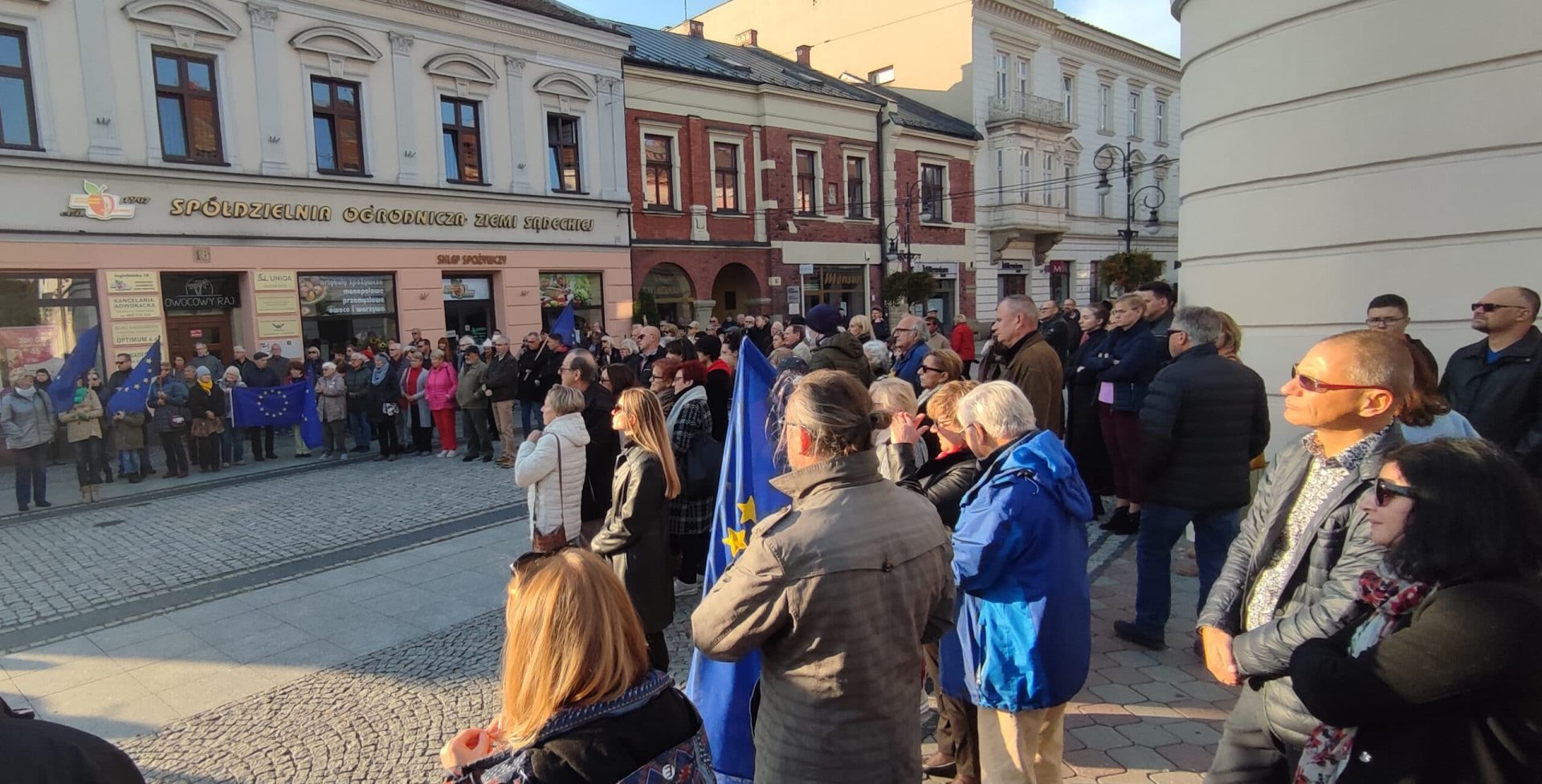 Antyrządowa demonstracja w Nowym Sączu, protest w obronie obecności Polski w UE