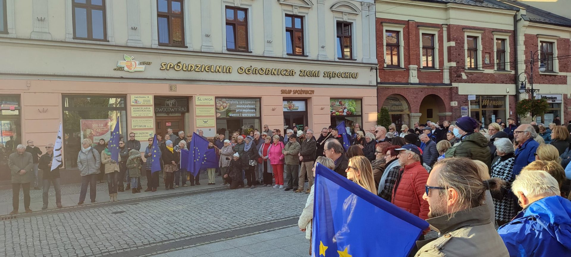 Antyrządowa demonstracja w Nowym Sączu, protest w obronie obecności Polski w UE