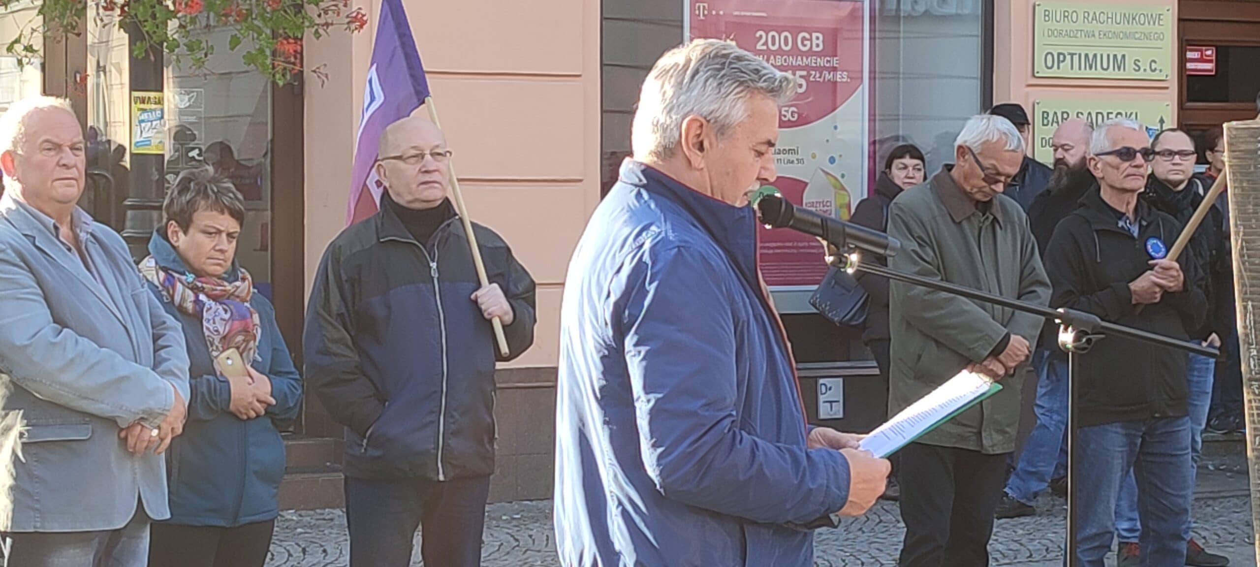 Antyrządowa demonstracja w Nowym Sączu, protest w obronie obecności Polski w UE