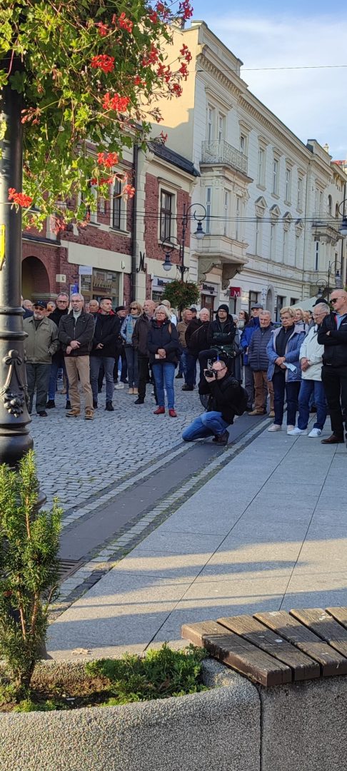Antyrządowa demonstracja w Nowym Sączu, protest w obronie obecności Polski w UE