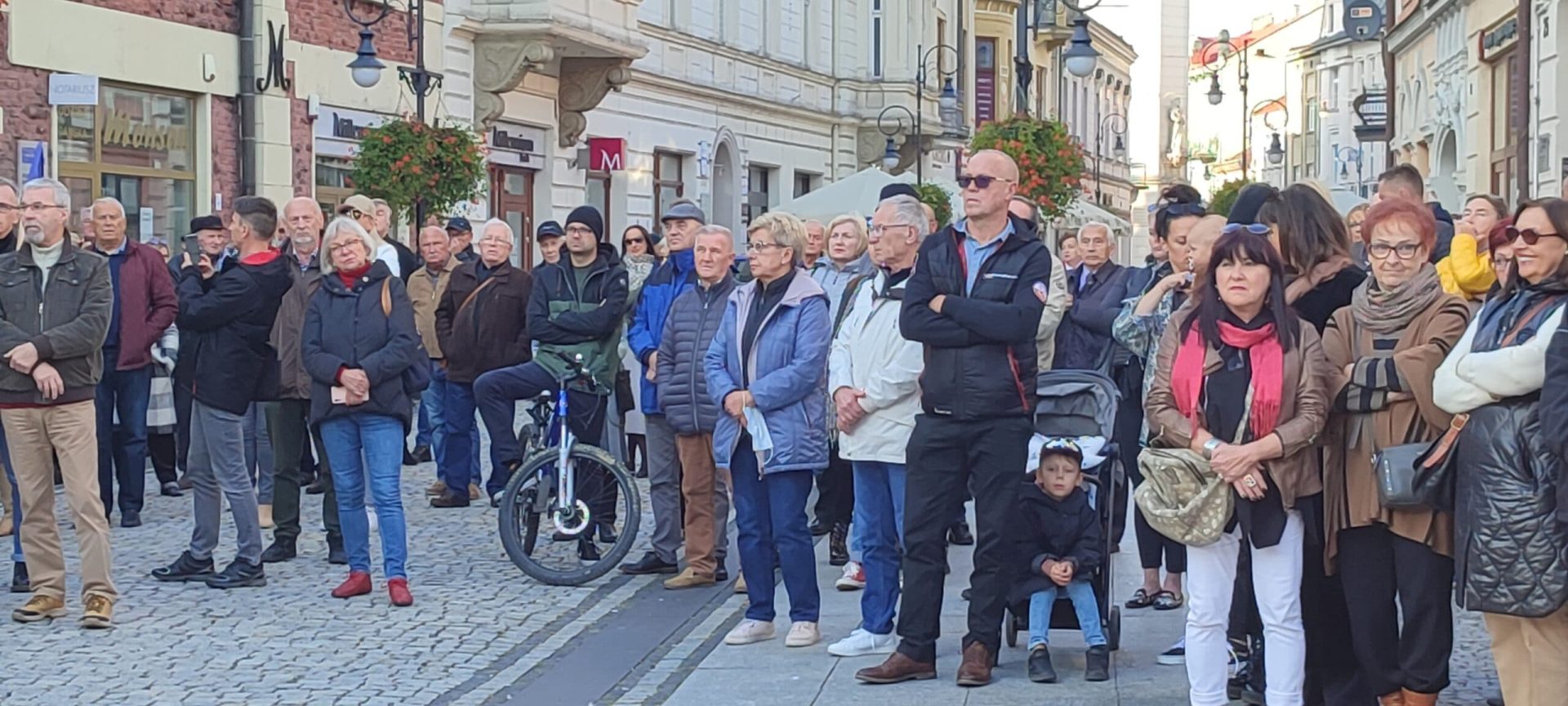 Antyrządowa demonstracja w Nowym Sączu, protest w obronie obecności Polski w UE