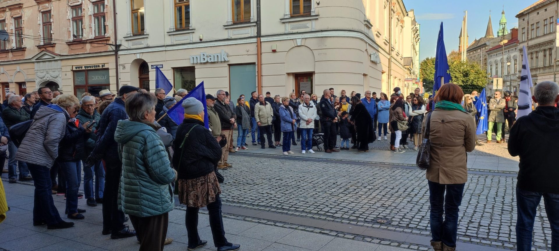Antyrządowa demonstracja w Nowym Sączu, protest w obronie obecności Polski w UE