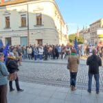 Antyrządowa demonstracja w Nowym Sączu, protest w obronie obecności Polski w UE