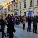 Antyrządowa demonstracja w Nowym Sączu, protest w obronie obecności Polski w UE