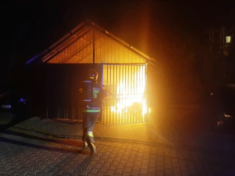 Nowy Sącz, Cieniawa. W nocy strażacy walczyli z ogniem