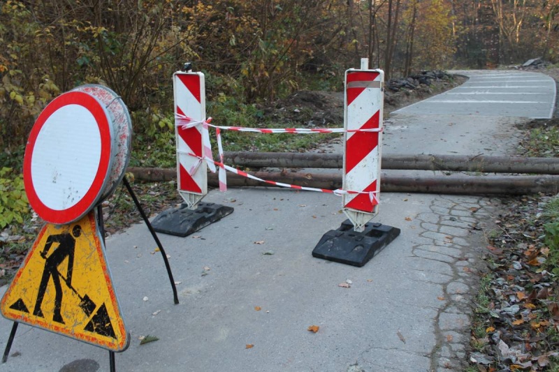 Uszkodzona droga w Łyczanej