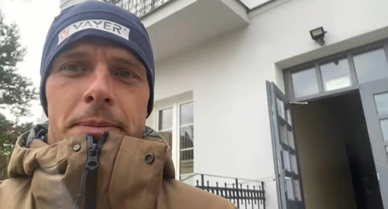 Sądecki sportowiec Dariusz Popiela zorganizował pomoc dla migrantów, którzy utknęli w przygranicznych lasach