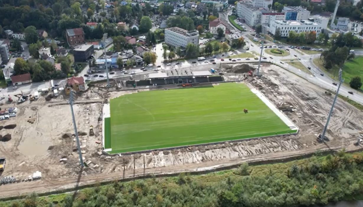Sandecja K47, nowa murawa