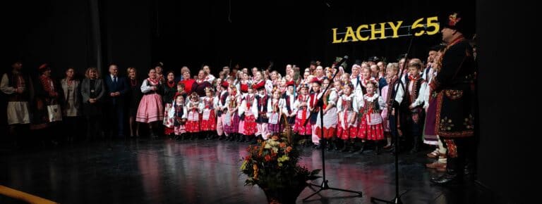 65 lat tańczenia, śpiewania, zakochania w lachowskim folklorze i kuźni charakterów….
