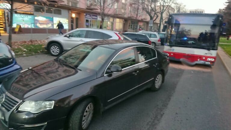 Nowy Sącz. Autobus MPK zderzył się z osobówką