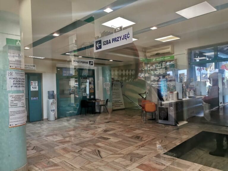 Grypa i infekcje szaleją, szpital ogranicza odwiedziny chorych