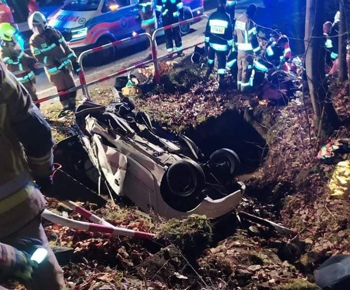 Tragedia na drodze łączącej Sądecczyznę z Podhalem. Ocalało jedynie dwuletnie dziecko