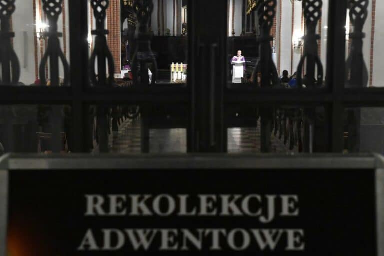 W Kościele katolickim rozpoczyna się adwent