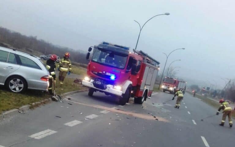 Nowy Sącz. Zderzenie dwóch osobówek na Al. Piłsudskiego