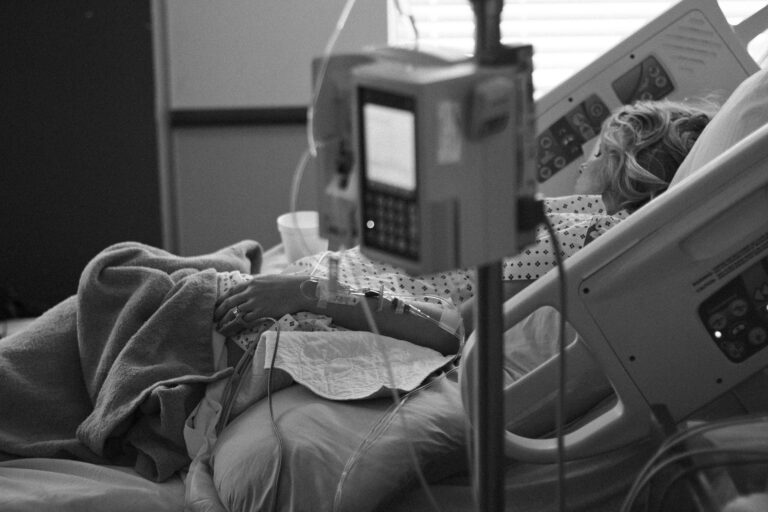 Będzie więcej łóżek „covidowych” w szpitalach na Sądecczyźnie. Wszystkie ręce na pokład – apeluje wojewoda
