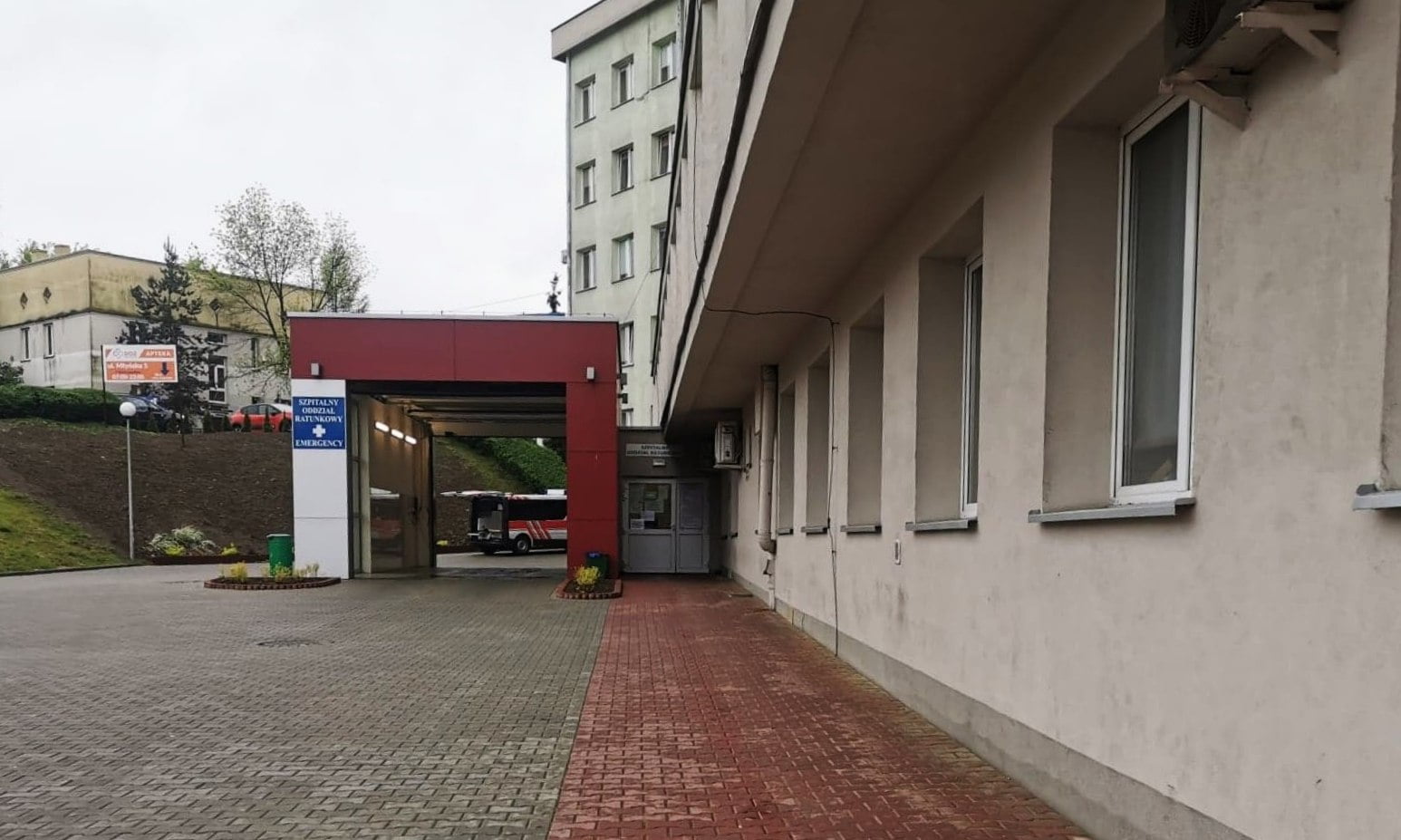 szpital, Nowy Sącz, chirurgia onkologiczna, wznowienie przyjęć, styczeń 2022, wstrzymane odwiedziny na intensywnej terapii, pacjent skonał na poczekalni