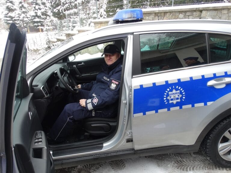 Kryniccy policjanci mają nowy oznakowany radiowóz
