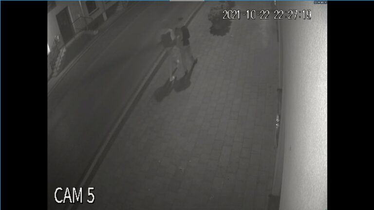 Ktoś ich rozpoznaje? Zniszczyli serce na zakrętki