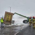 Trzetrzewina, świnie, PSP,OSP, Nowy Sącz, Niskowa, ciężarówka w rowie