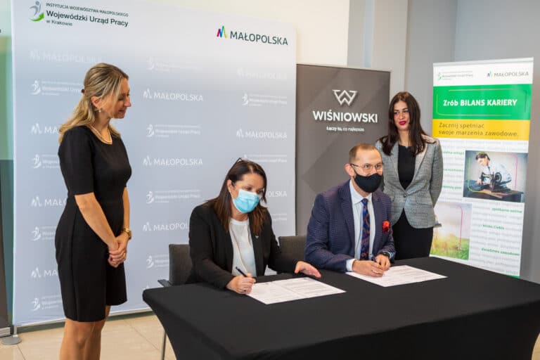 Firma Wiśniowski podpisała porozumienie z Wojewódzkim Urzędem Pracy. Załoga będzie się szkolić