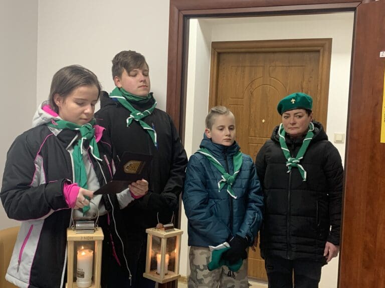 Światło w redakcji „Dobrego Tygodnika Sądeckiego”. Dziękujemy druhny i druhowie! Czuwaj!