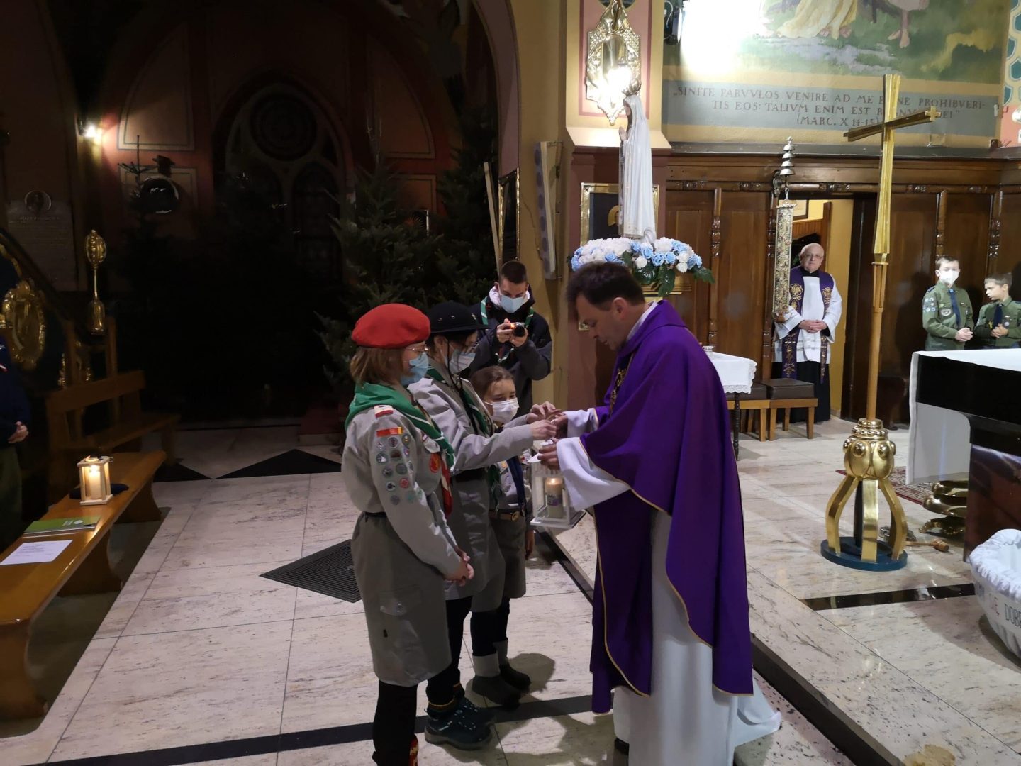 Harcerze przywieźli Betlejemskie Światło Pokoju