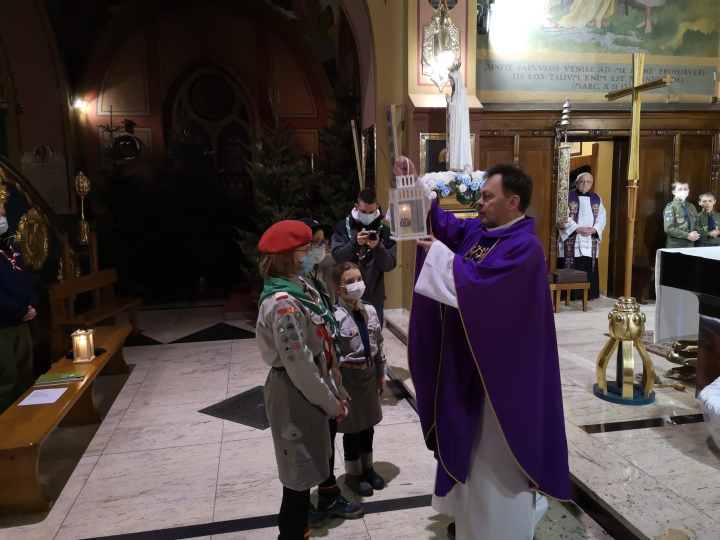 Harcerze przywieźli Betlejemskie Światło Pokoju