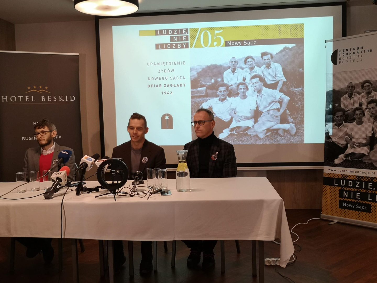 Ludzie nie liczby. Nowy Sącz, konferencja Łukasza Połomskiego i Dariusza Popieli