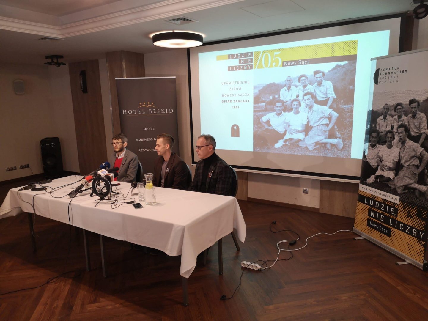 Ludzie nie liczby. Nowy Sącz, konferencja Łukasza Połomskiego i Dariusza Popieli