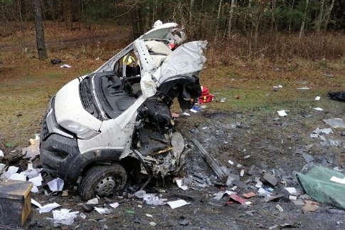wypadek w Widełce, Impuls, Newag, tragiczny wypadek, dostawczak wjechał pod szynobus, Podkarpacie