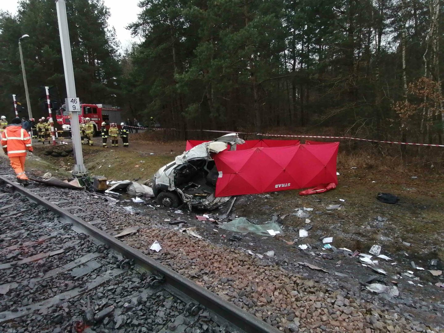 wypadek w Widełce, Impuls, Newag, tragiczny wypadek, dostawczak wjechał pod szynobus, Podkarpacie