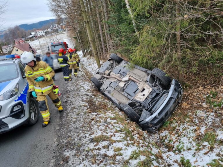 Bącza Kunina. Kierowca BMW zakończył podróż w rowie