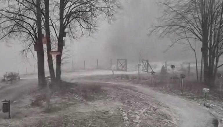 Paraliż na sądeckich drogach. W Nowym Sączu wiatr zerwał dach
