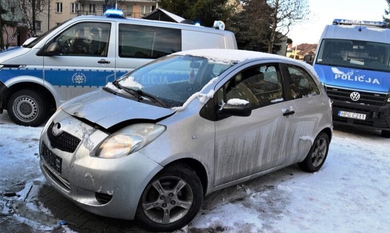 Nowy Sącz. Uciekając przed policją staranował samochody na osiedlu Wojska Polskiego