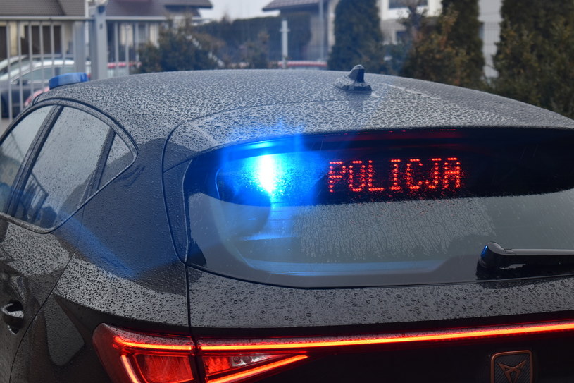 nieoznakowany radiowóz Cupra Leon