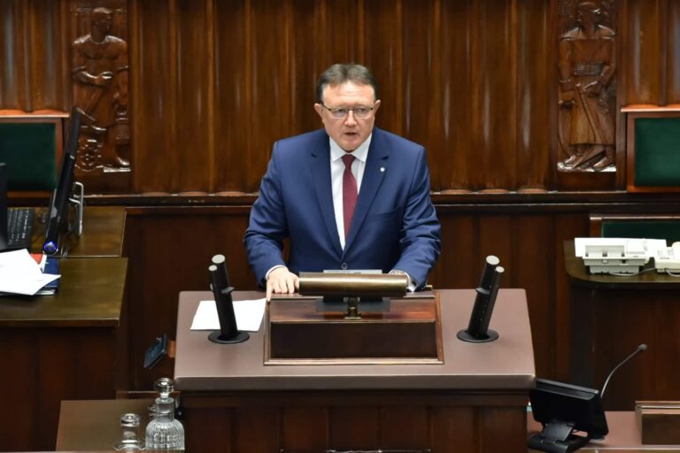 Poseł Janczyk jako kandydat do Rady Polityki Pieniężnej z oceną mierną ,,na szynach”