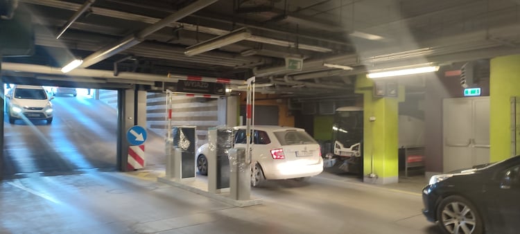 Galeria Trzy Korony, szlabany, parking, opłaty