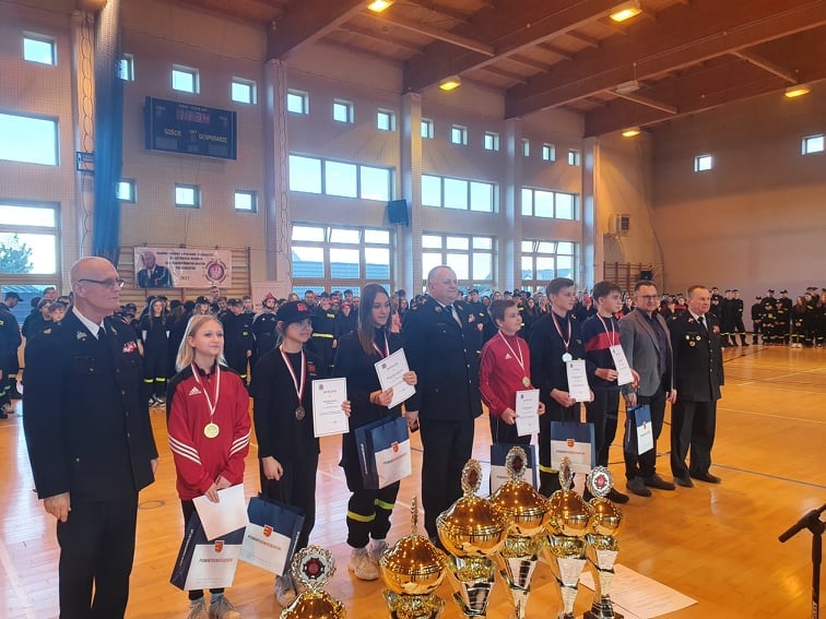 Powiatowe Halowe Zawody Sportowo -Pożarnicze im. Antoniego Bieniasa dla Młodzieżowych Drużyn Pożarniczych w Brzeznej