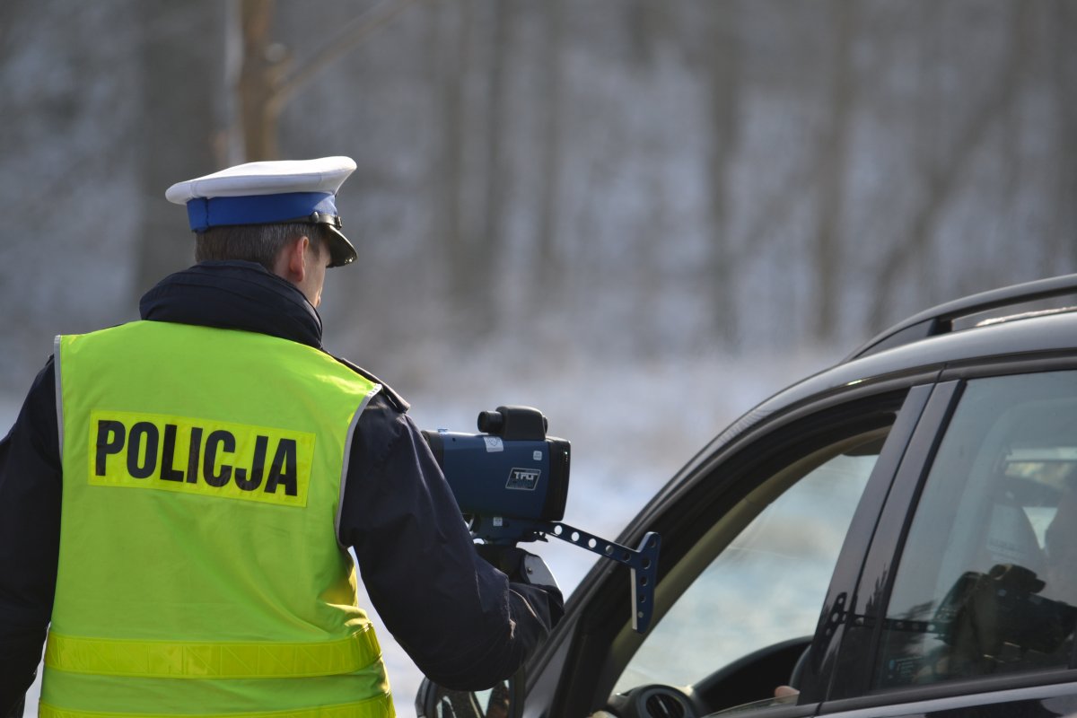 policjant z suszarką