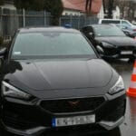 nieoznakowany radiowóz Cupra Leon