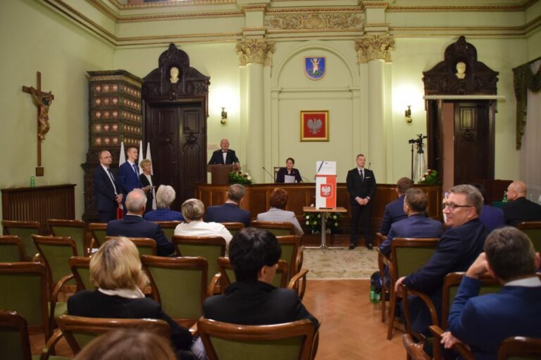 Nowy Sącz. Chcą zmienić statut miasta, żeby umożliwić odwołanie Iwony Mularczyk