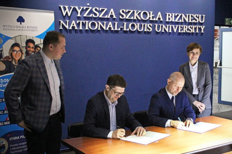 W murach Wyższej Szkoły Biznesu rozpoczyna się cyfrowa transformacja Fakro