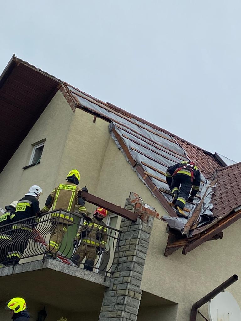 wichura, Sądecczyzna, Limanowszczyzna, zerwane dachy, uszkodzone budynki, uszkodzone samochody, Fakro