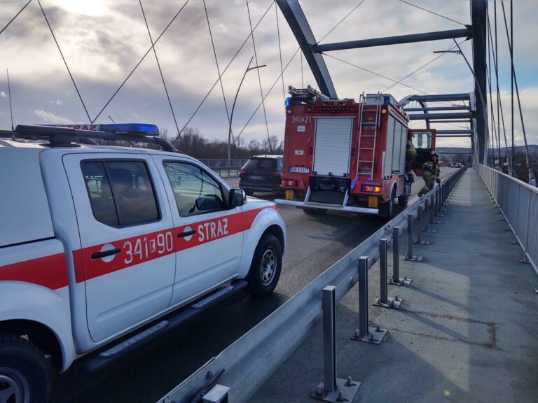 Nowy Sącz. 55-latek chciał skoczyć z mostu. Dobrzy ludzie uratowali mu życie