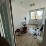 W dawnym biurowcu Spółdzielni 1 Maja powstaje dom dla uchodźców