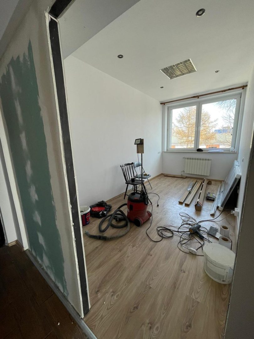 W dawnym biurowcu Spółdzielni 1 Maja powstaje dom dla uchodźców