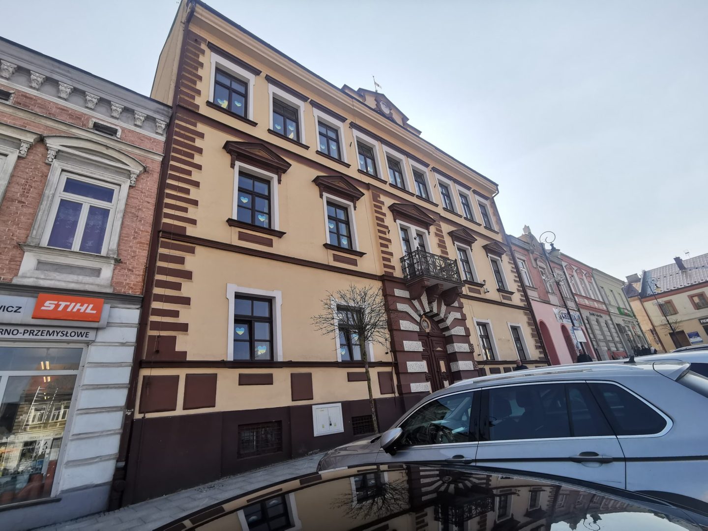 Grybów, Ukraina, budynek dawnego LO im. Artura Grottgera