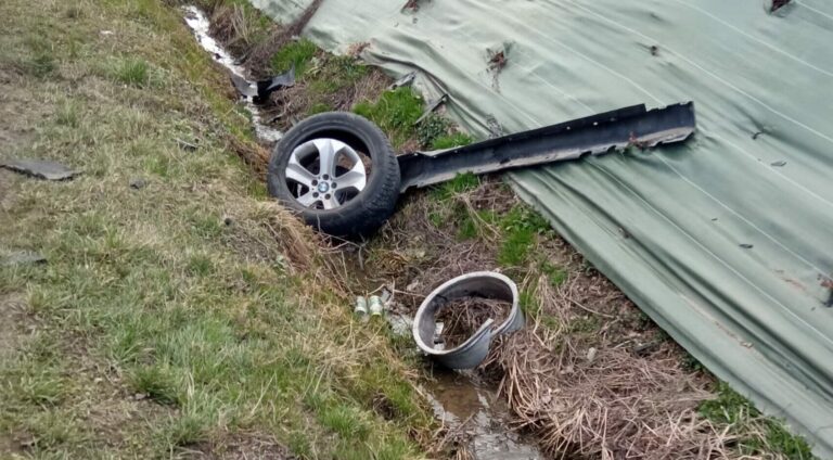 Łęka. Na drodze powiatowej zderzyły się dwie osobówki