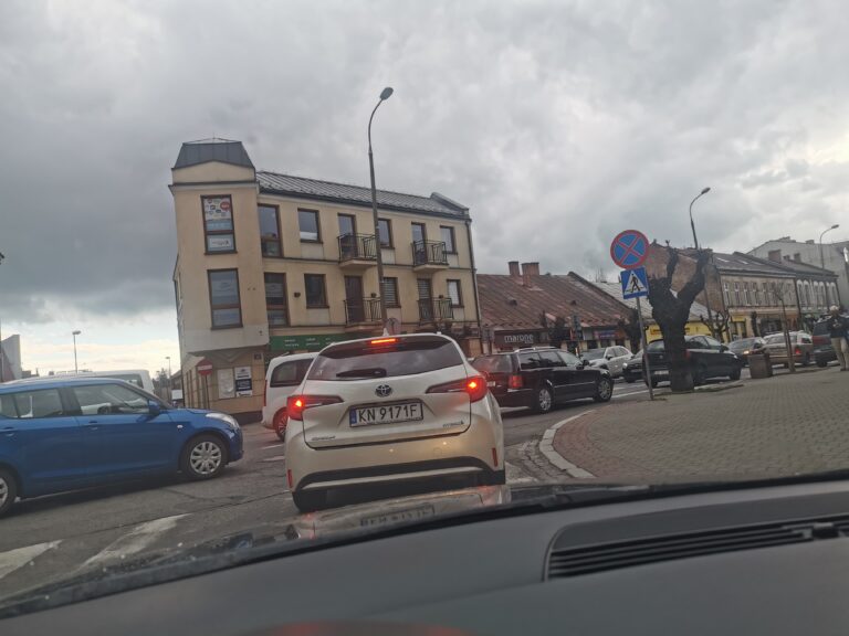 Nowy Sącz. Korki dają się kierowcom we znaki [ZDJĘCIA]